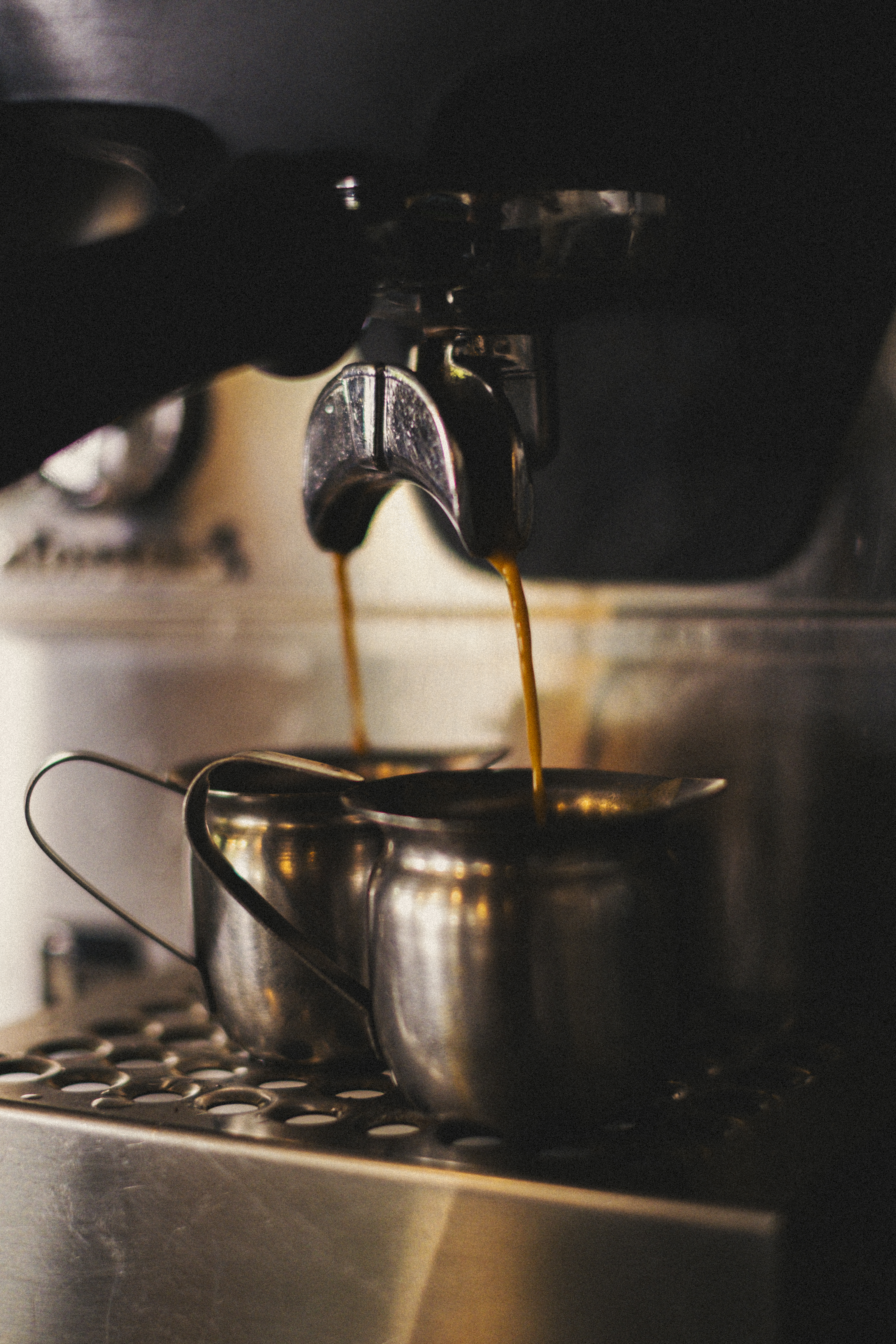 Extracción de espresso en la cafetera Rancilio de Canela Café